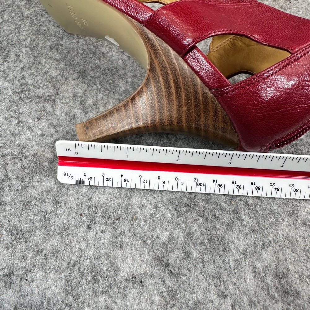 Nine West Womens Red Leather Wedge Sandals Size 8 T Strap Comfort Back Zip - Picture 13 of 14